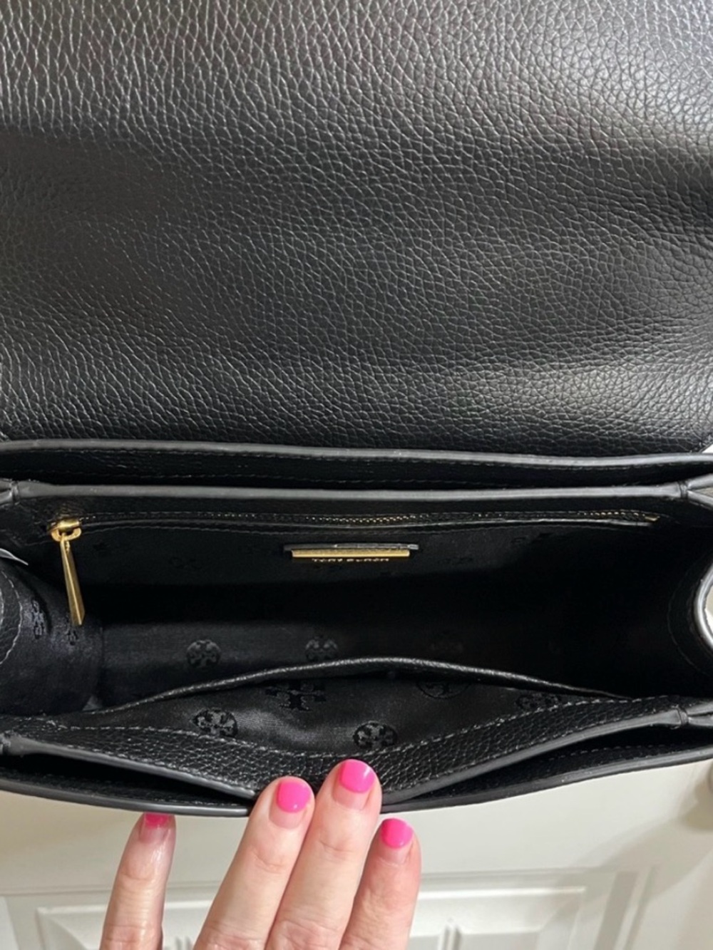 Tory Burch Black Leather Chain Shoulder Bag with Gold Logo - Picture 5 of 6